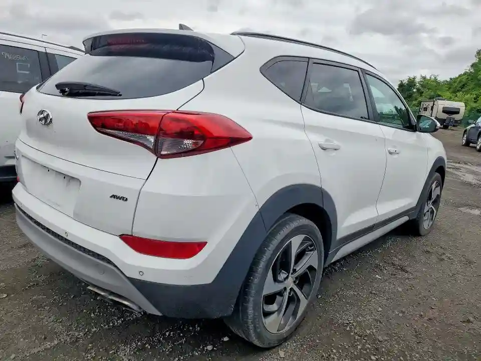 KM8J3CA25JU684742 2018 HYUNDAI TUCSON-2