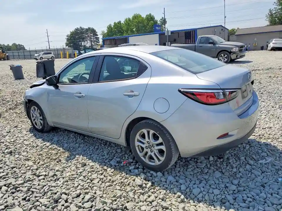 3MYDLBYV5JY325885 2018 TOYOTA YARIS-1