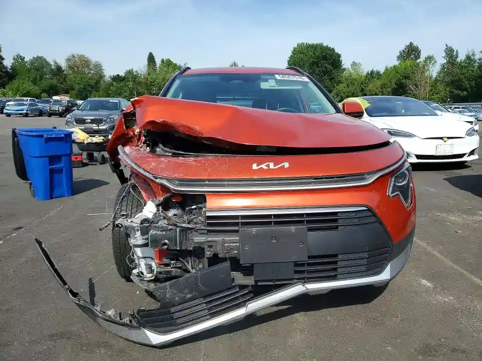 KNDCS3LF0P5063623 2023 KIA NIRO-4