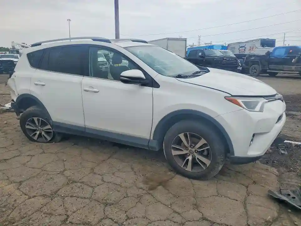 2T3WFREV6JW517513 2018 TOYOTA RAV4-3