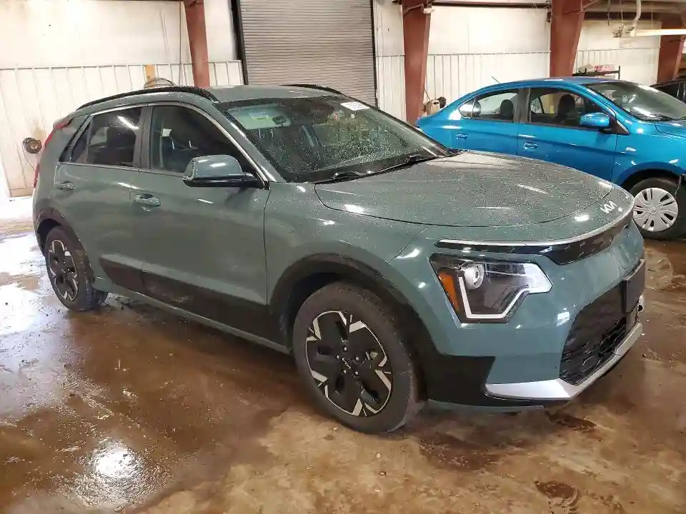 KNDCR3L16P5050021 2023 KIA NIRO-3