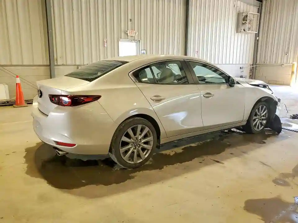 JM1BPACL9T1867606 2026 MAZDA 3-2