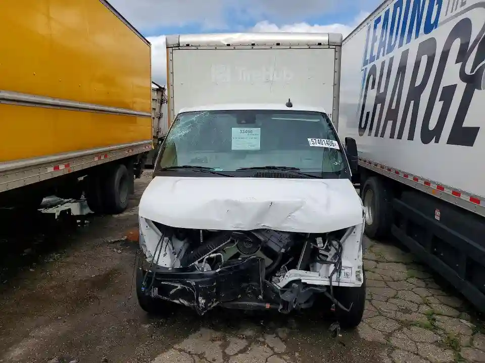 7GZ07SF74SN007800 2025 GMC SAVANA-4