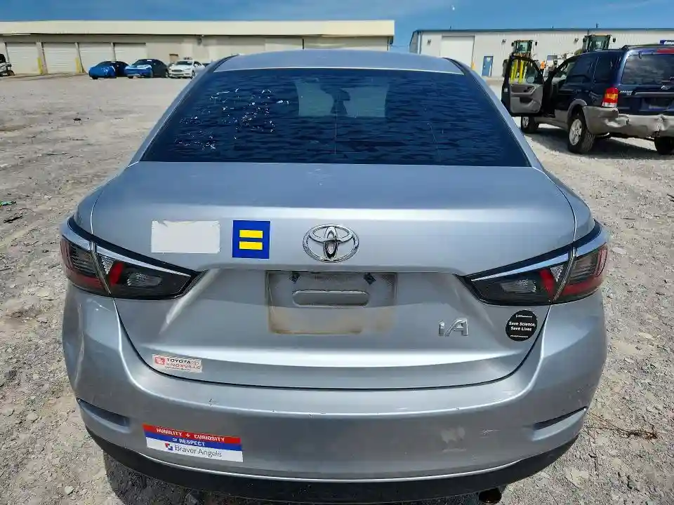 3MYDLBYV5JY323652 2018 TOYOTA YARIS-5