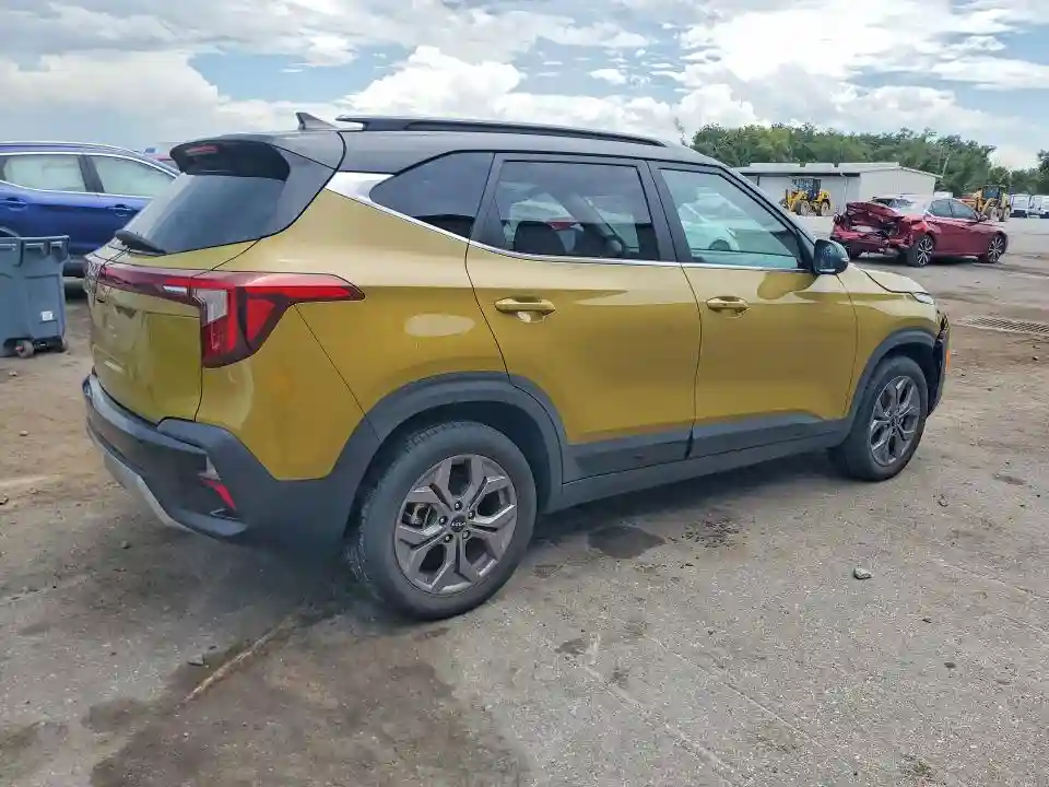 KNDEU2AA8R7577697 2024 KIA SELTOS-2