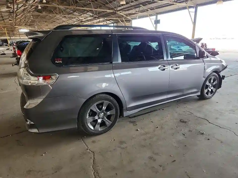5TDXK3DC7GS743079 2016 TOYOTA SIENNA-2
