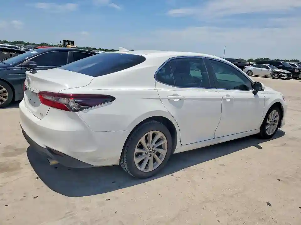 4T1C11AK0MU460625 2021 TOYOTA CAMRY-2