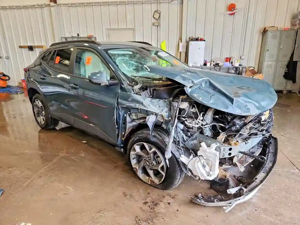 KL77LHEP1SC321828 2025 CHEVROLET TRAX-3