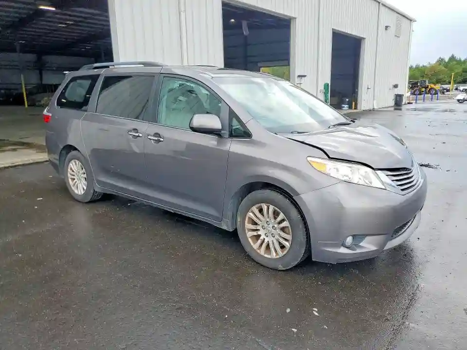 5TDYZ3DC3HS812741 2017 TOYOTA SIENNA-3