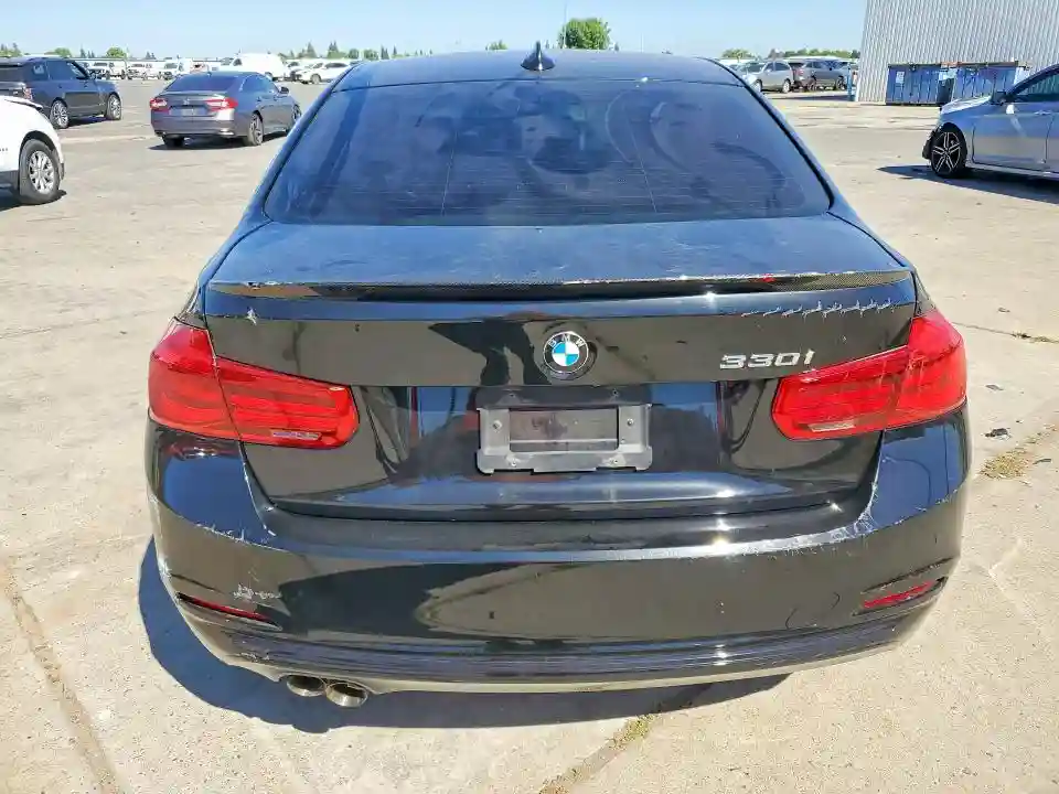 WBA8B9C57JEE81586 2018 BMW 3 SERIES-5