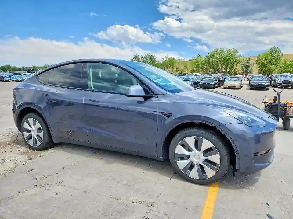 7SAYGDEE8PF935484 2023 TESLA MODEL Y-3
