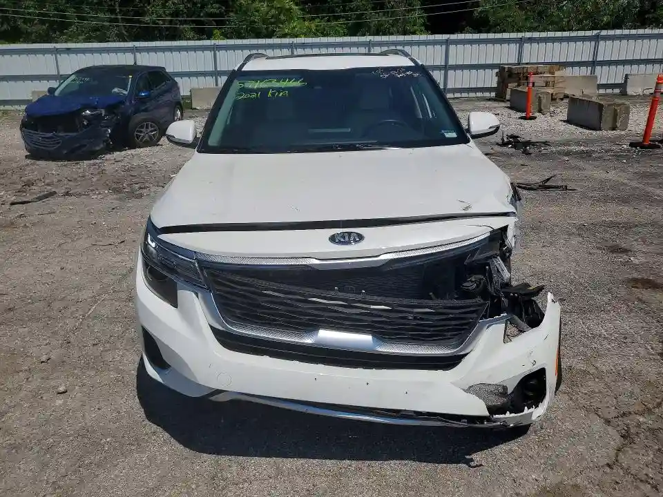 KNDERCAA4M7175370 2021 KIA SELTOS-4