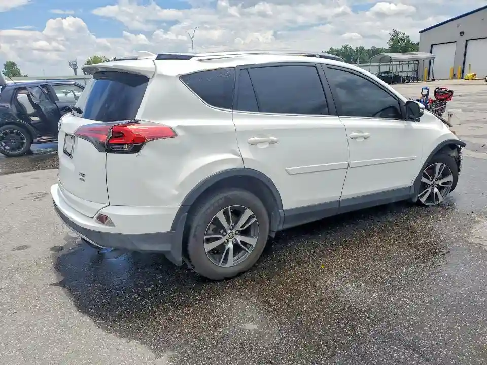 JTMRFREVXJJ746238 2018 TOYOTA RAV4-2