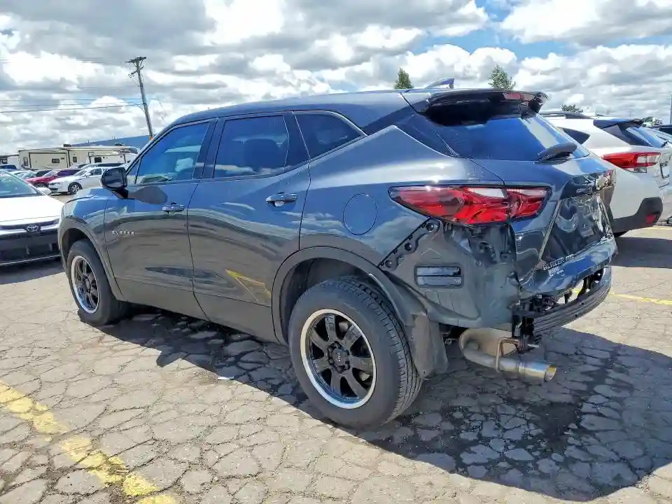 3GNKBHR44MS585520 2021 CHEVROLET BLAZER-1