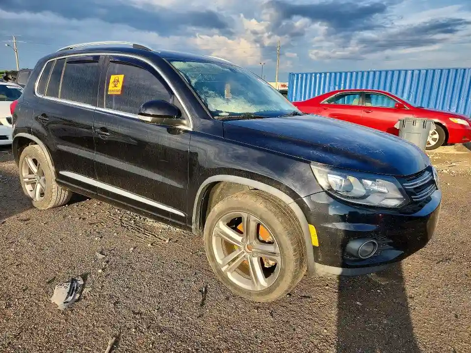WVGUV7AX7HW504895 2017 VOLKSWAGEN TIGUAN-3