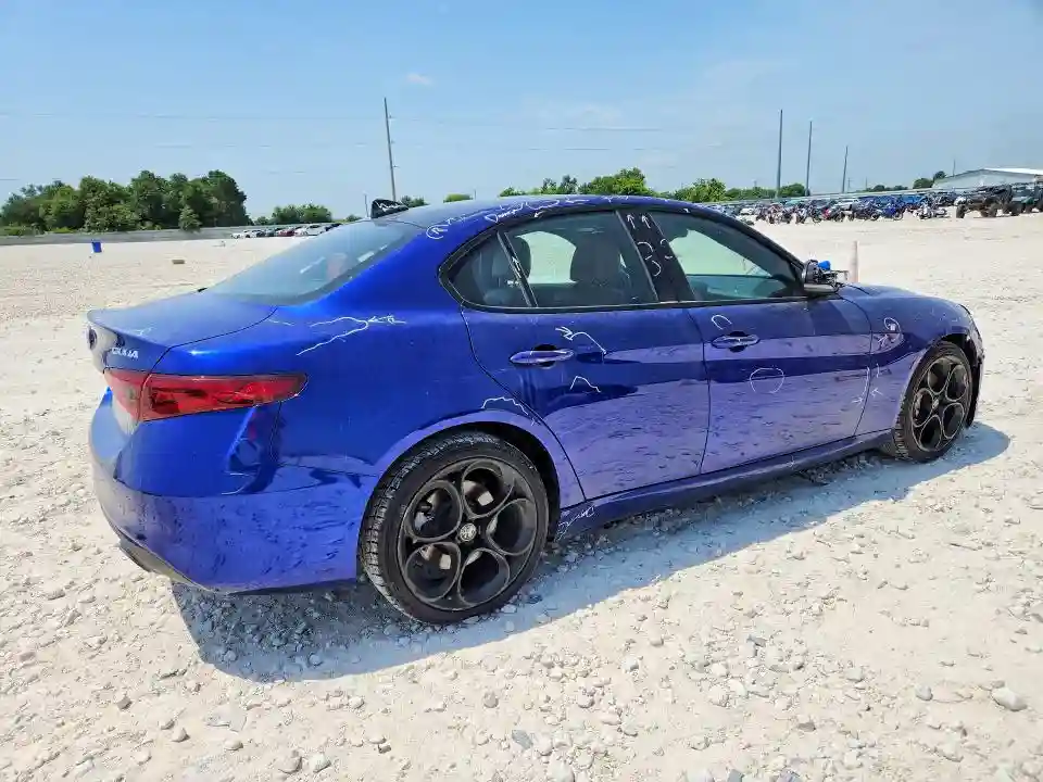 ZARFANBN6P7670477 2023 ALFA ROMEO GIULIA-2