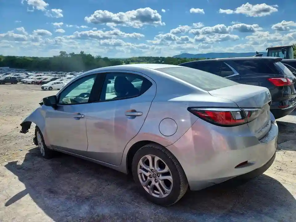 3MYDLBYV9JY328045 2018 TOYOTA YARIS-1