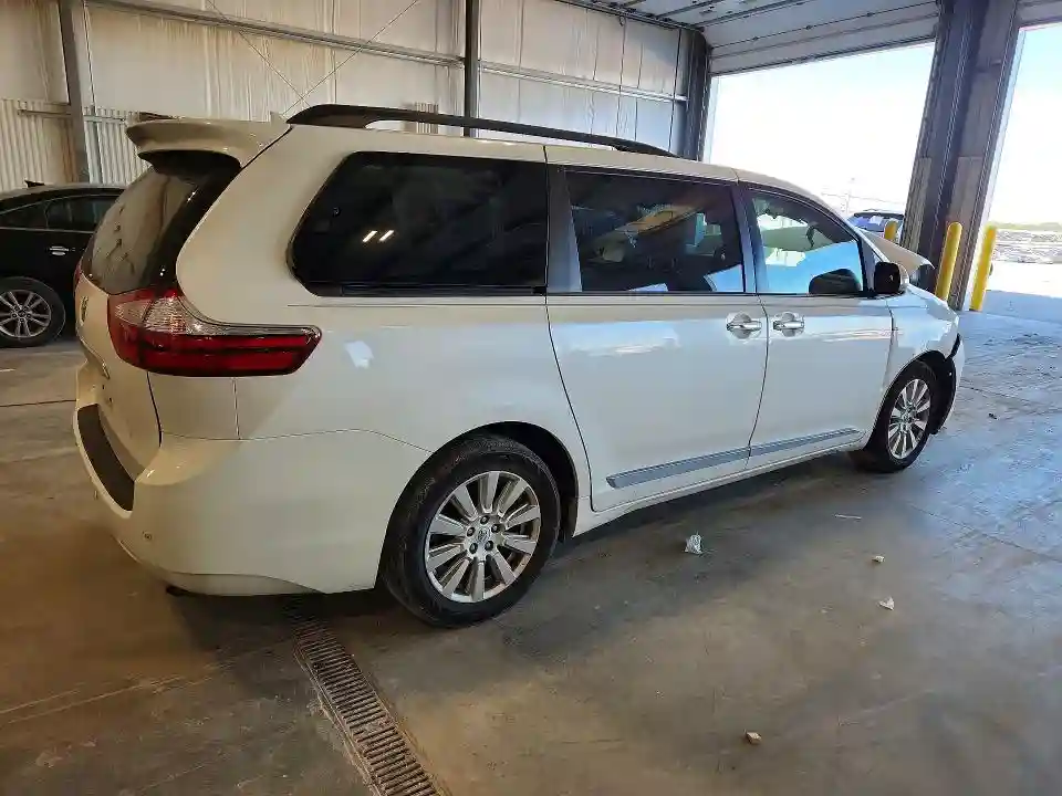 5TDDZ3DC5HS156489 2017 TOYOTA SIENNA-2