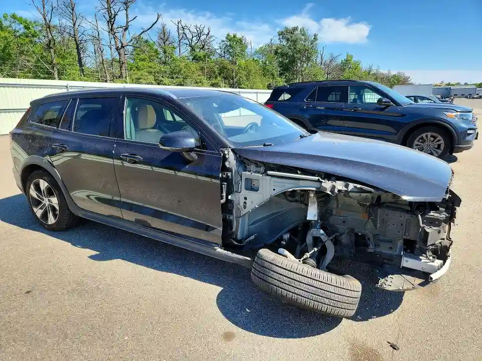 YV4102WK0L1030457 2020 VOLVO V60-3