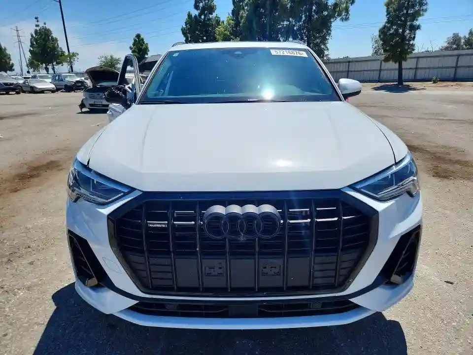 WA1EECF3XP1025609 2023 AUDI Q3-4