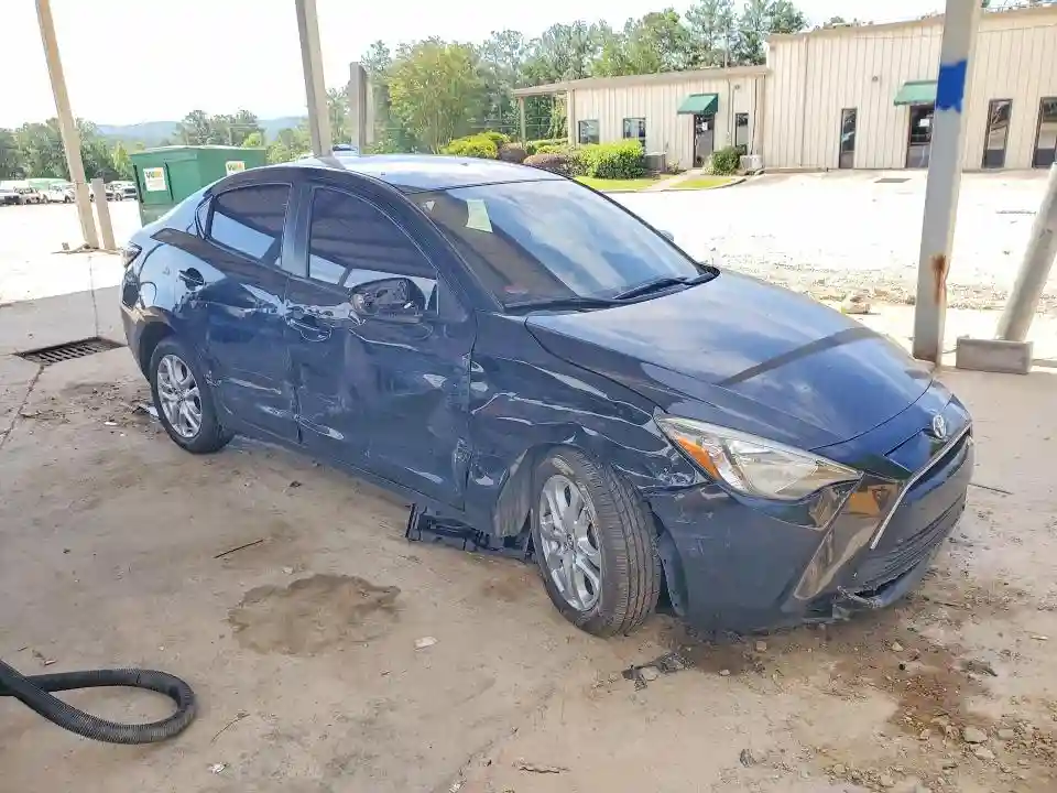 3MYDLBYV6JY306102 2018 TOYOTA YARIS-3