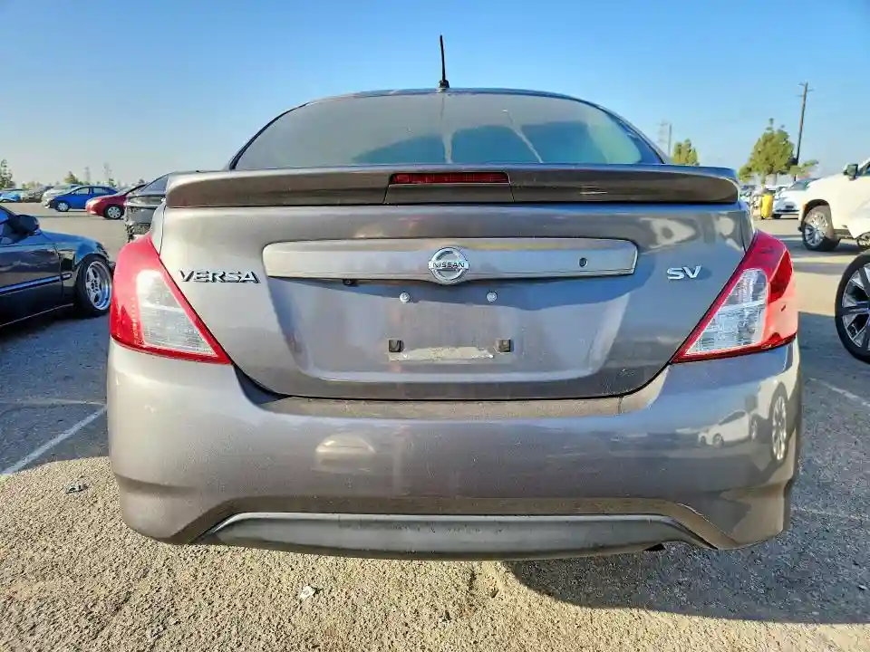3N1CN7AP2JL885067 2018 NISSAN VERSA-5