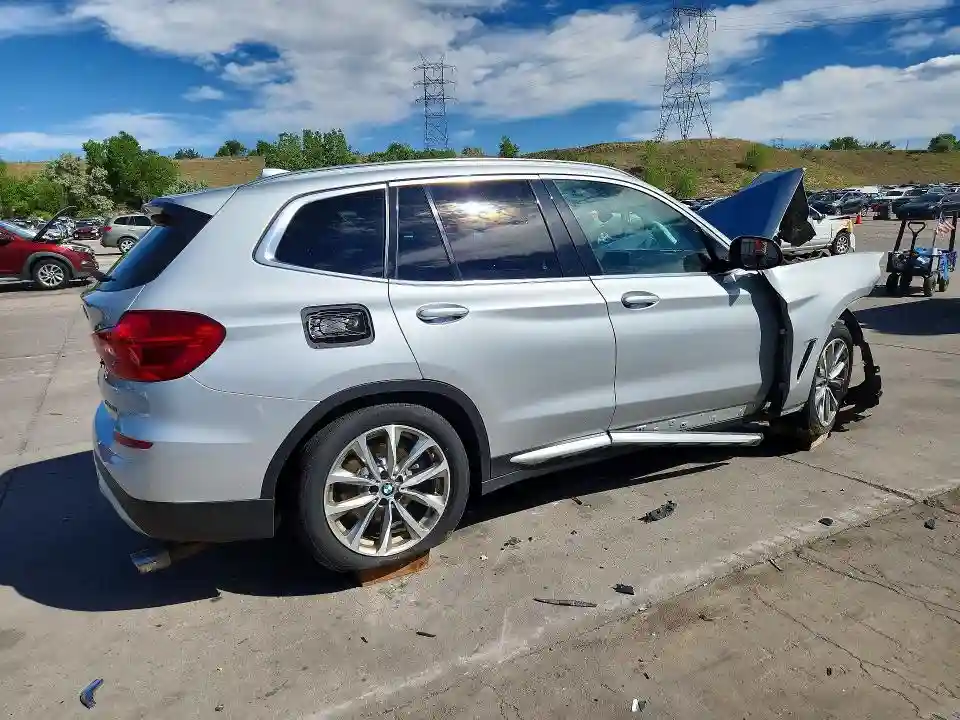 5UXTR9C53KLE13340 2019 BMW X3-2