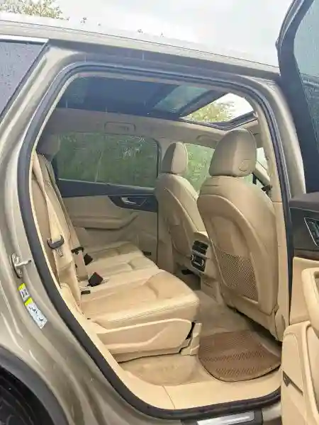 WA1LAAF77HD007630 2017 AUDI Q7-5