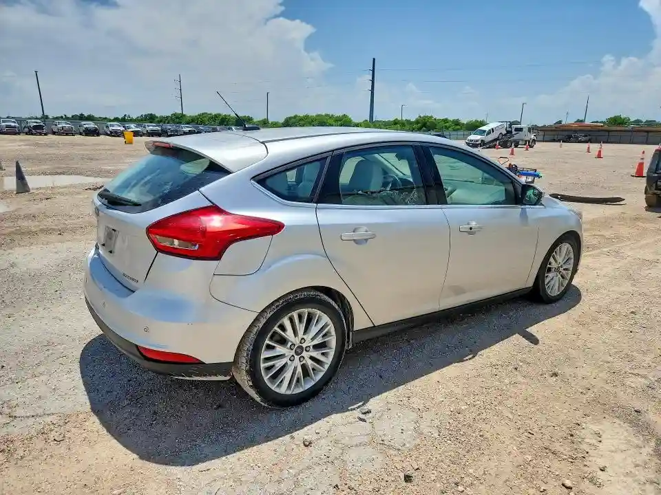 1FADP3N28HL272434 2017 FORD FOCUS-2