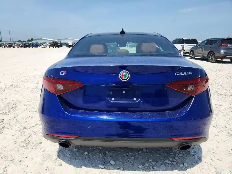 ZARFANBN6P7670477 2023 ALFA ROMEO GIULIA-5