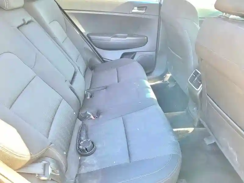 KNDPMCAC9J7452812 2018 KIA SPORTAGE-5