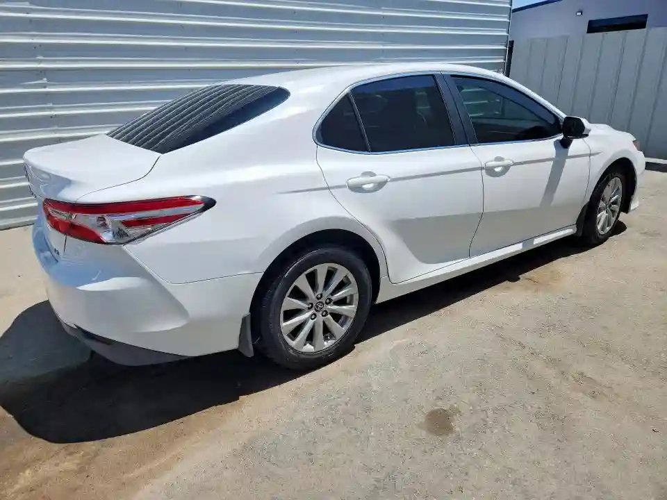 4T1B11HK7JU104315 2018 TOYOTA CAMRY-2