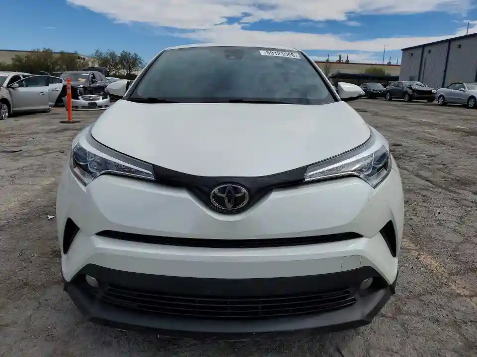 NMTKHMBX5JR029428 2018 TOYOTA C-HR-4