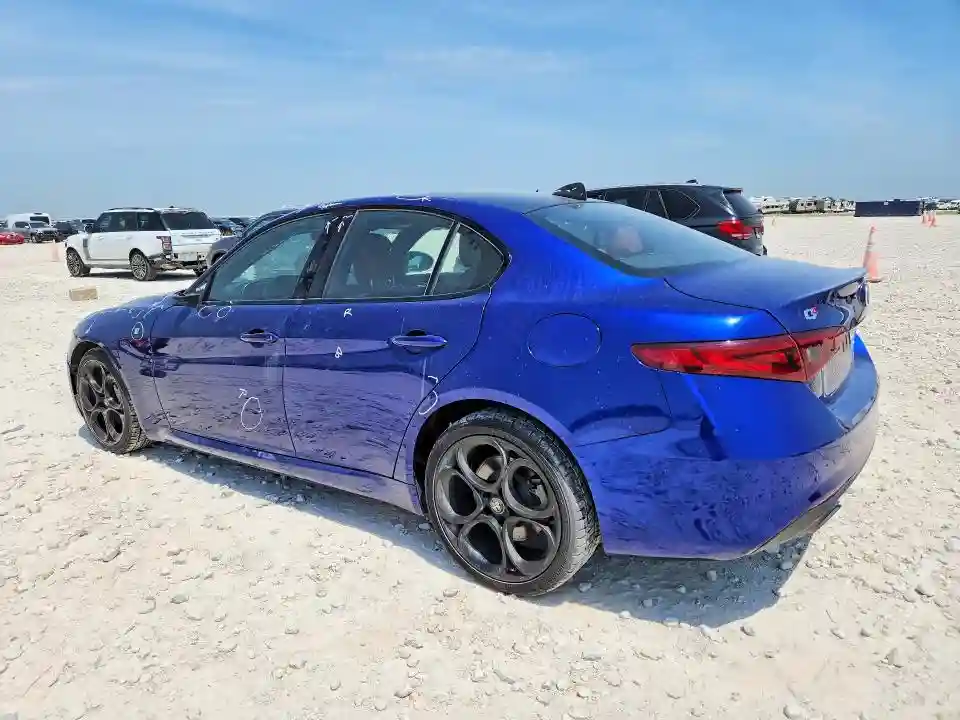 ZARFANBN6P7670477 2023 ALFA ROMEO GIULIA-1