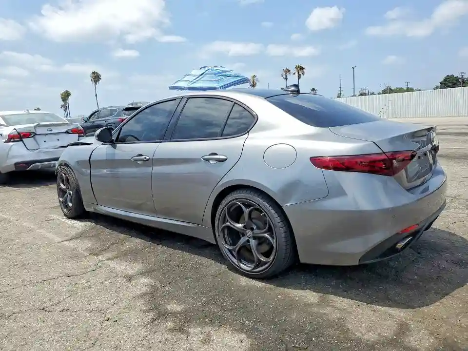 ZARFAECN2J7583021 2018 ALFA ROMEO GIULIA-1