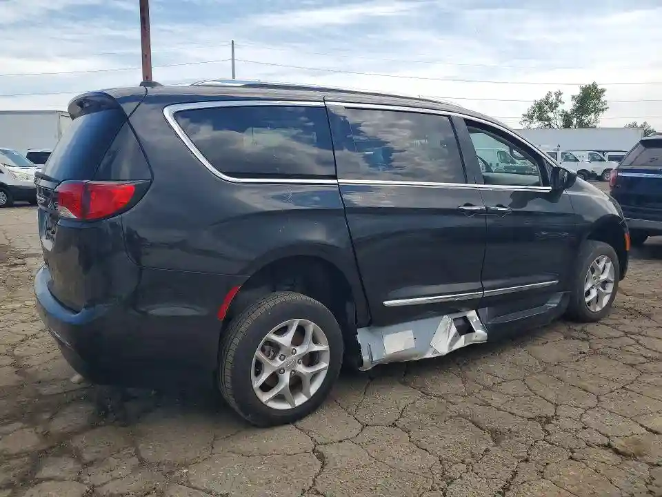 2C4RC1BG8JR314923 2018 CHRYSLER PACIFICA-2