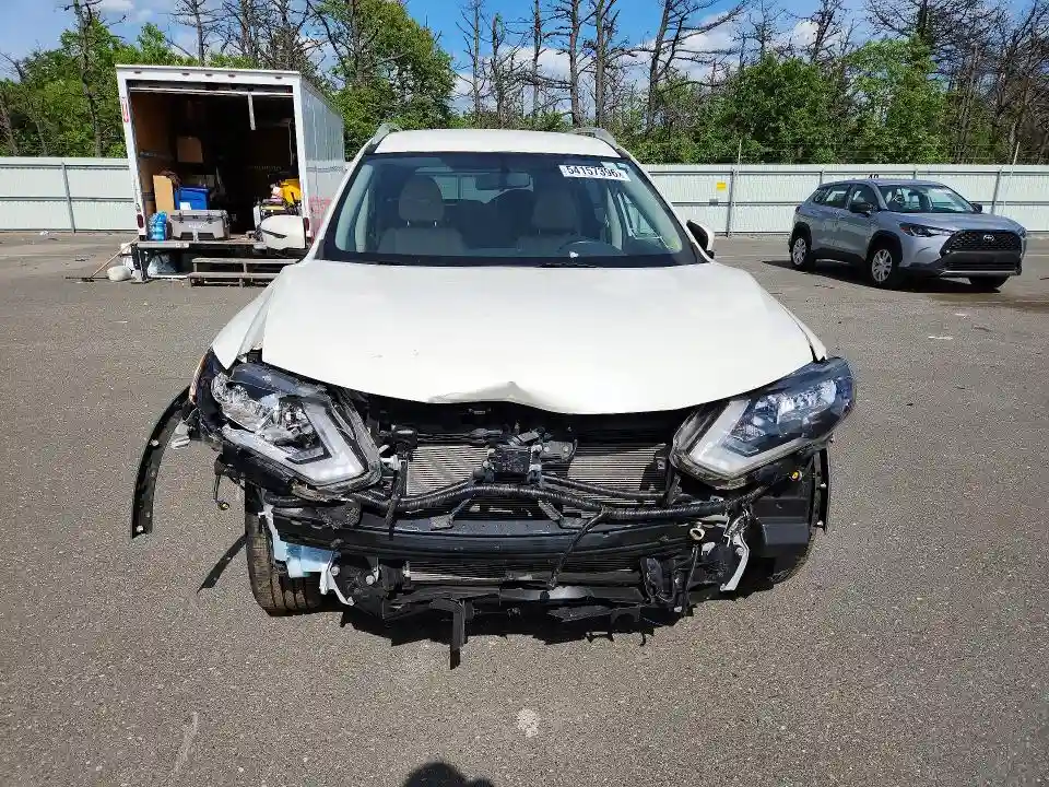 JN8AT2MV7JW352704 2018 NISSAN ROGUE-4