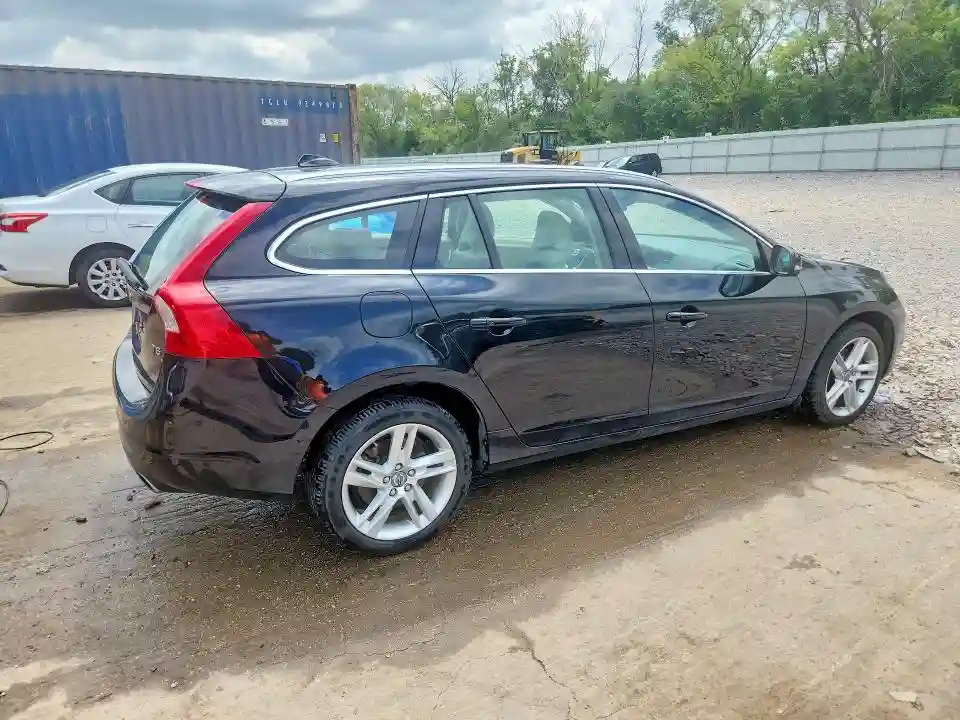 YV140MEC2F1213623 2015 VOLVO V60-2