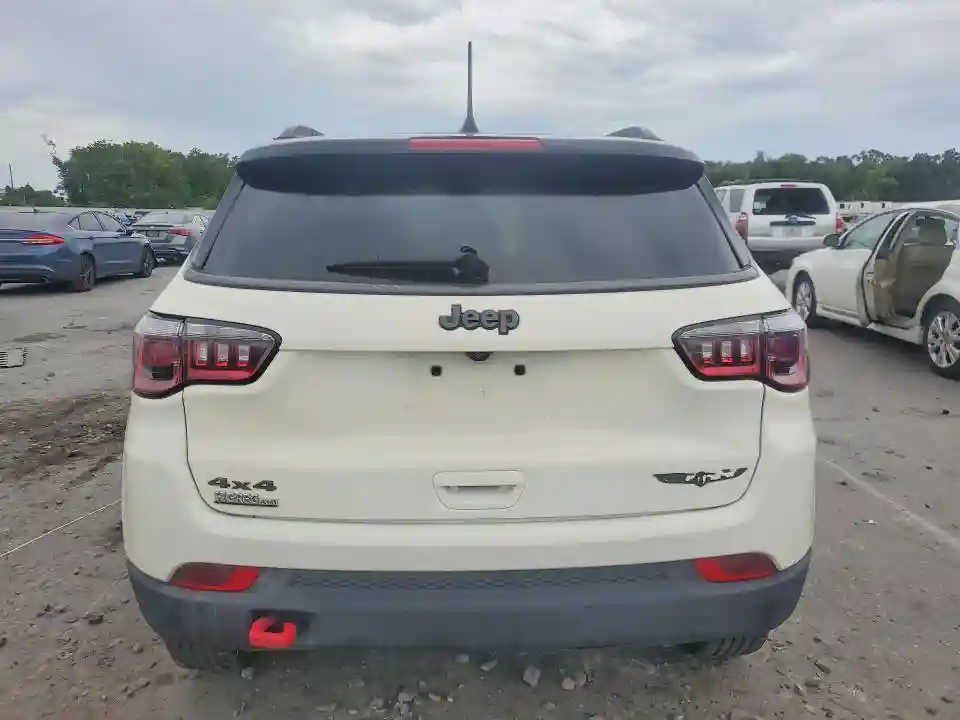 3C4NJDDB6JT451332 2018 JEEP COMPASS TR-5