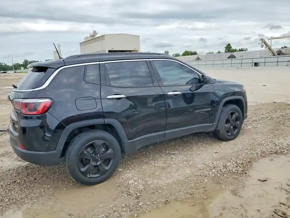 3C4NJDBB6JT200247 2018 JEEP COMPASS-2