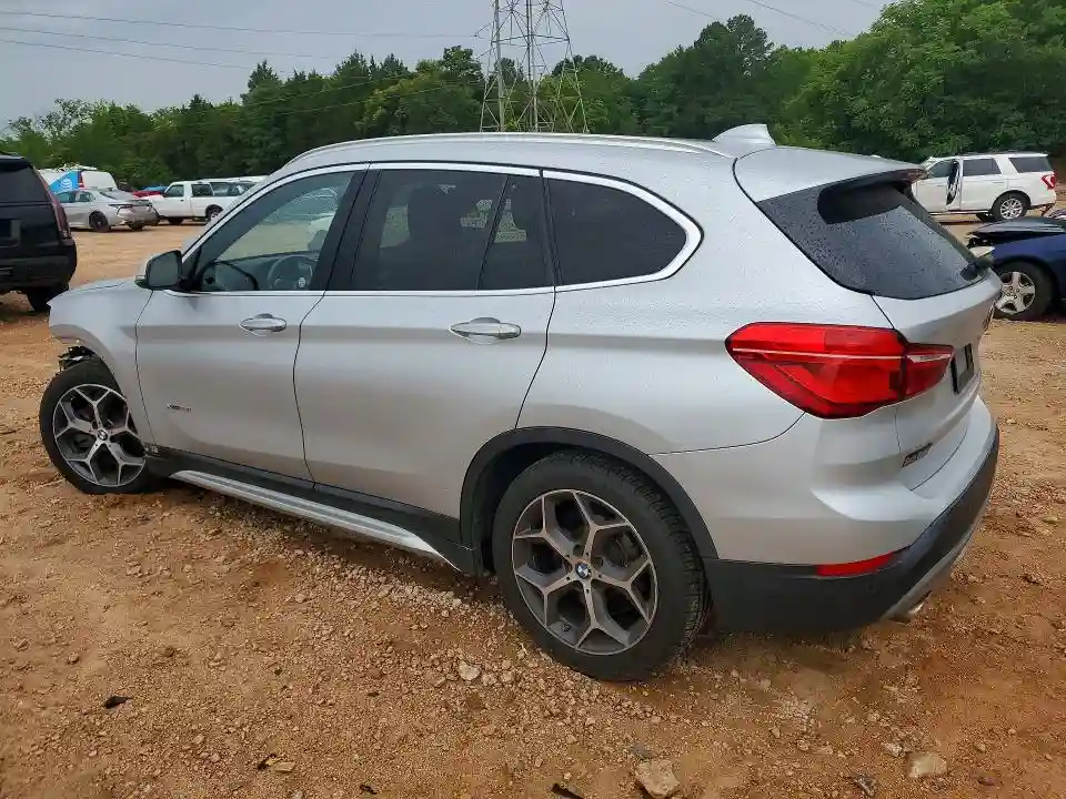 WBXHT3C36J5F90135 2018 BMW X1-1