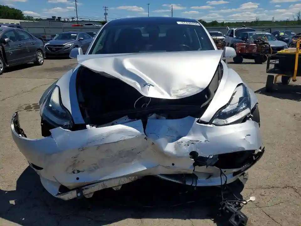 5YJ3E1EAXJF045973 2018 TESLA MODEL 3-4