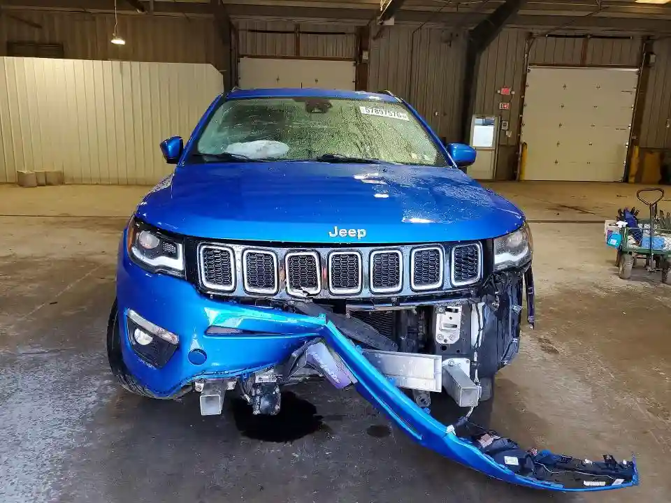 3C4NJDBB5JT359843 2018 JEEP COMPASS-4