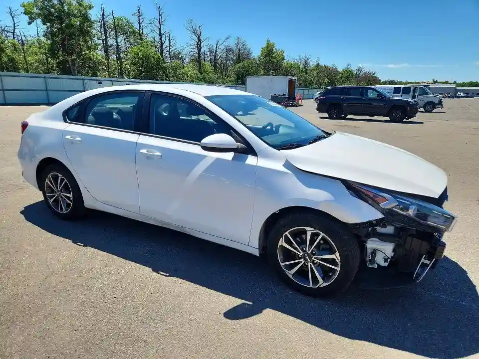 3KPF24AD0PE562639 2023 KIA FORTE-3