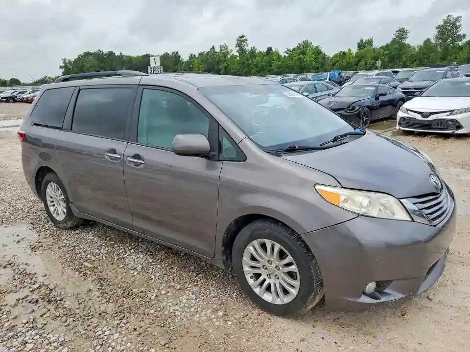 5TDYZ3DC9HS775551 2017 TOYOTA SIENNA-3