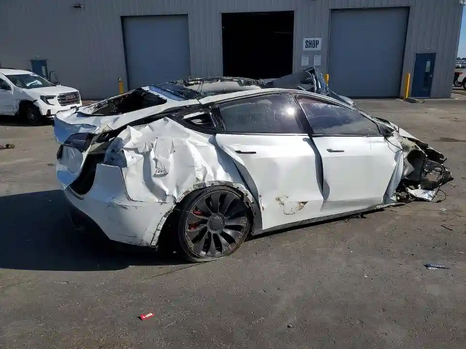 7SAYGDEF2PF863478 2023 TESLA MODEL Y-2