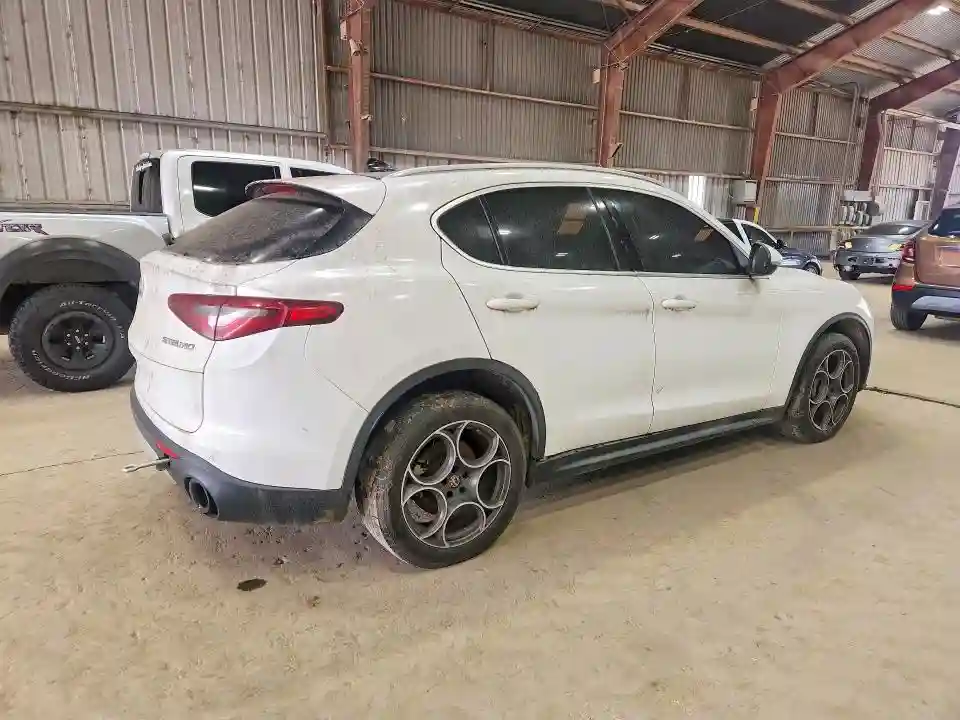 ZASFAKANXJ7B73781 2018 ALFA ROMEO STELVIO-2