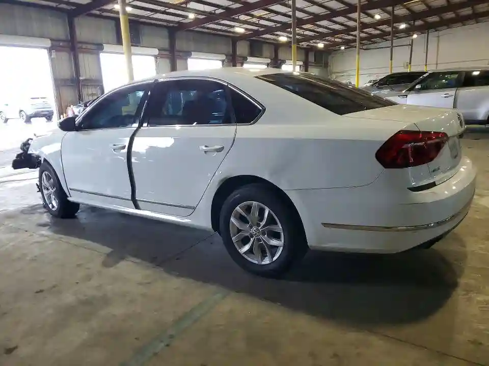 1VWAT7A37HC025403 2017 VOLKSWAGEN PASSAT-1