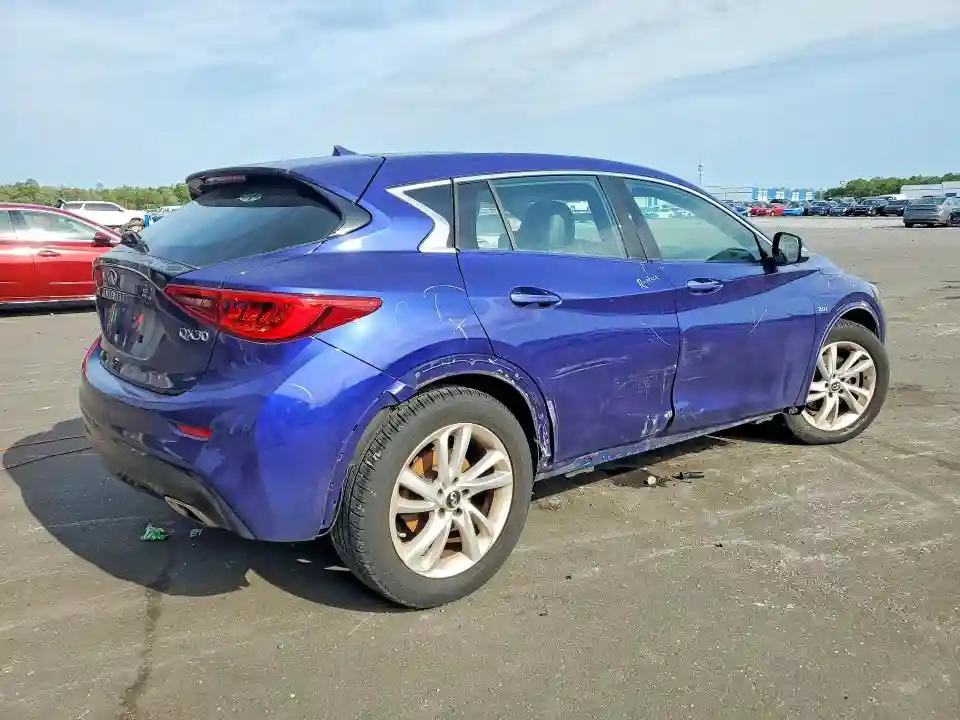 SJKCH5CP3JA051688 2018 INFINITI QX30-2