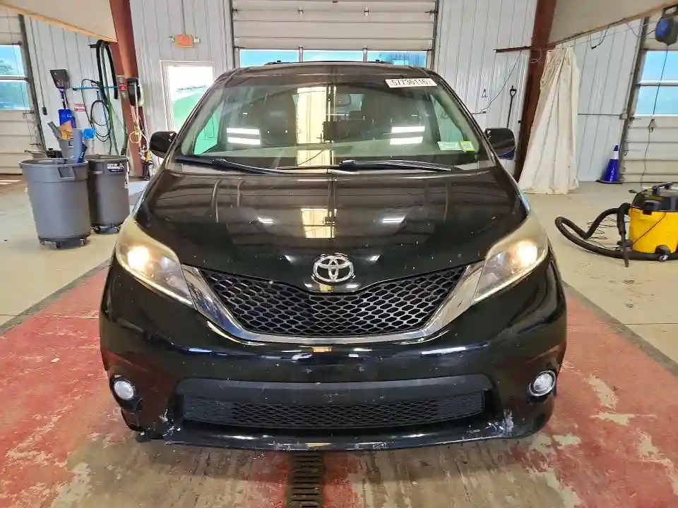 5TDXZ3DC0HS866316 2017 TOYOTA SIENNA-4